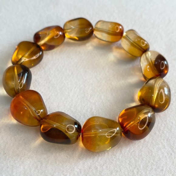 Stretch Bracelet Amber Color Glass Irregular Shaped Beads - Picture 3 of 6